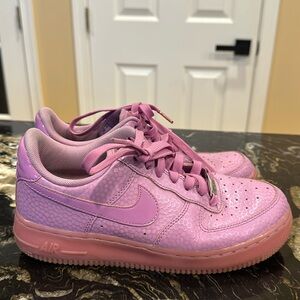 Nike Air Force 1 fuchsia glow sneakers